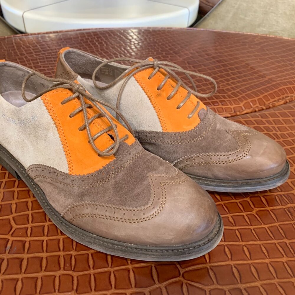 JOHN FLUEVOG FEATURE "WELLES" WINGTIP - MENS 8/WOMENS 10